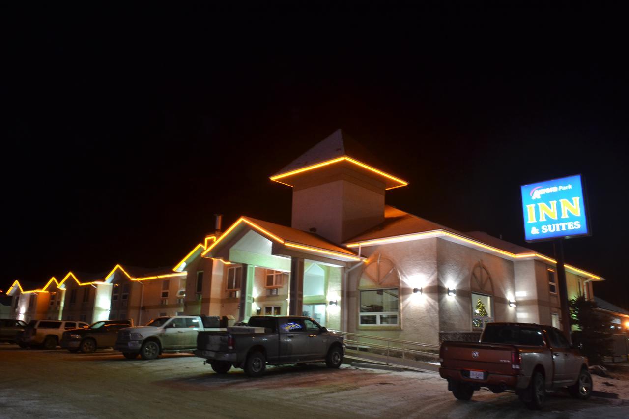 Aurora Park Inn & Suites Dawson Creek Exterior photo