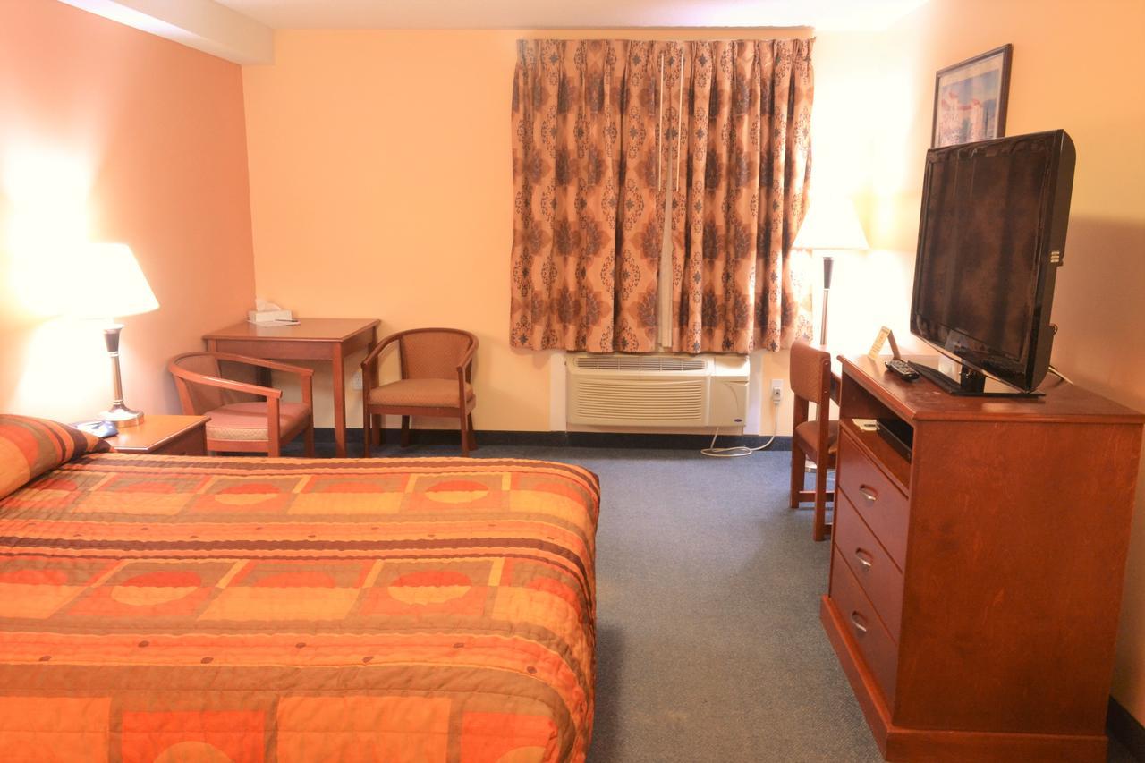 Aurora Park Inn & Suites Dawson Creek Exterior photo
